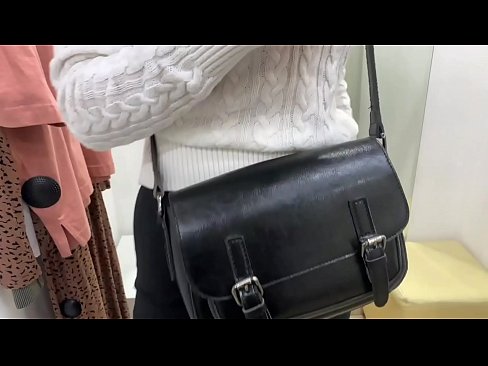 ❤️ Фитинг бөлмөсүндө жаш канчык FeralBerryди дилдо менен коомдук мастурбациялоо ❤️ Порно боюнча бизде ❌️❤